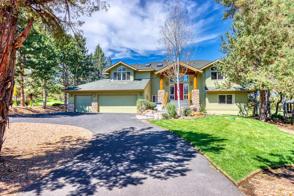 Exquisite home with hot tub, golf on-site, pool, tennis, & washer&dryer
