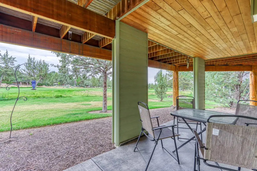 Exquisite home with hot tub, golf on-site, pool, tennis, & washer&dryer