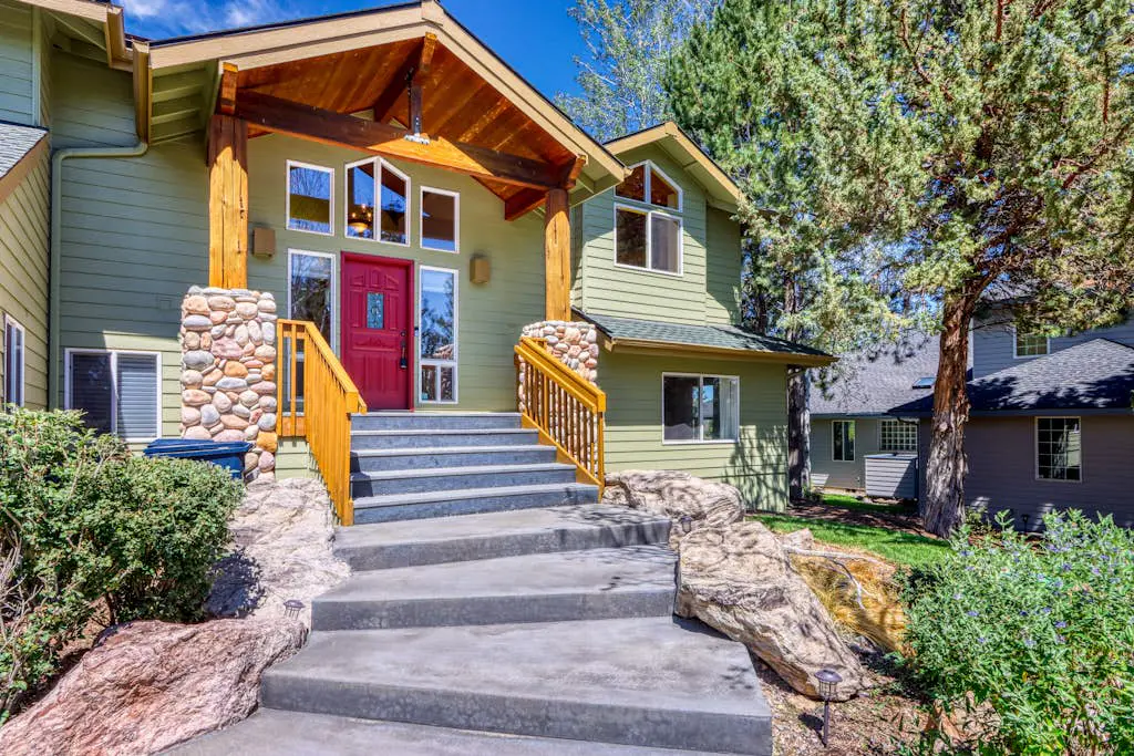 Exquisite home with hot tub, golf on-site, pool, tennis, & washer&dryer