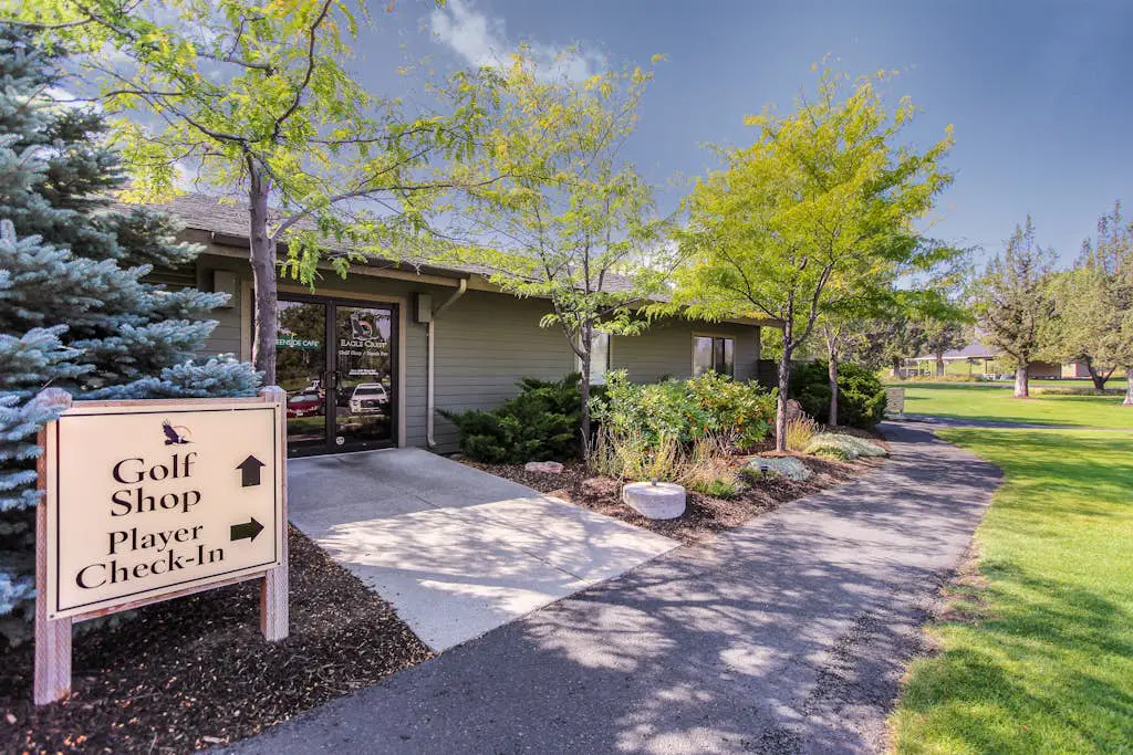 Exquisite home with hot tub, golf on-site, pool, tennis, & washer&dryer