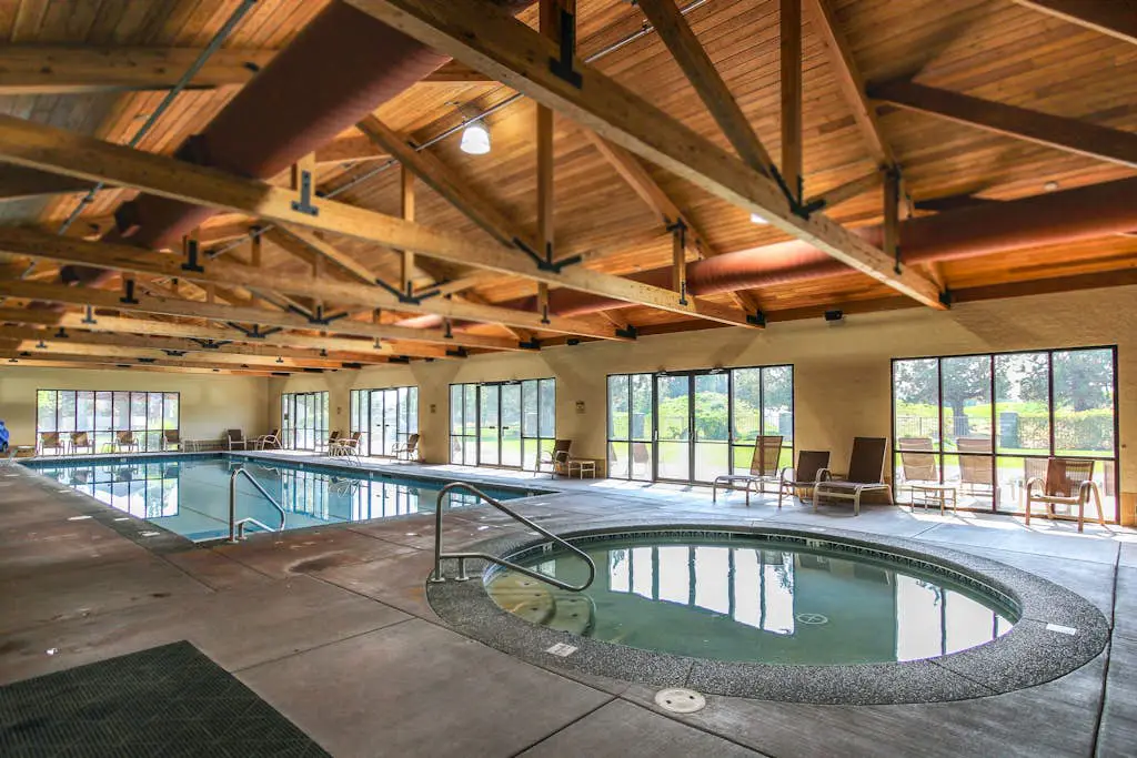 Exquisite home with hot tub, golf on-site, pool, tennis, & washer&dryer