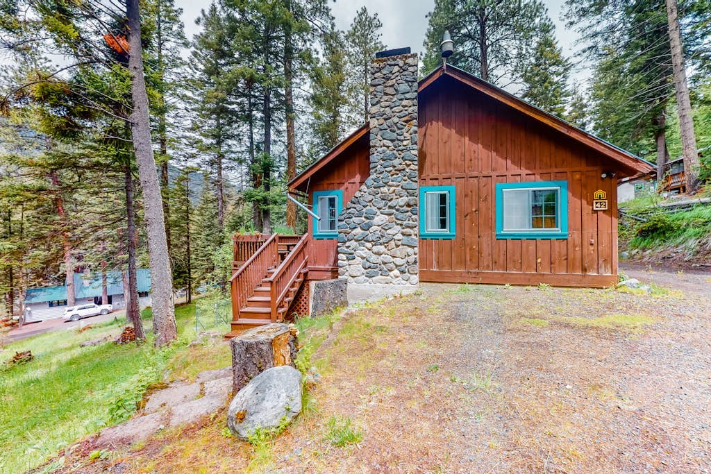 Open and Attractive House Close to the Lake w/Free WiFi & Wood-Burning Fireplace