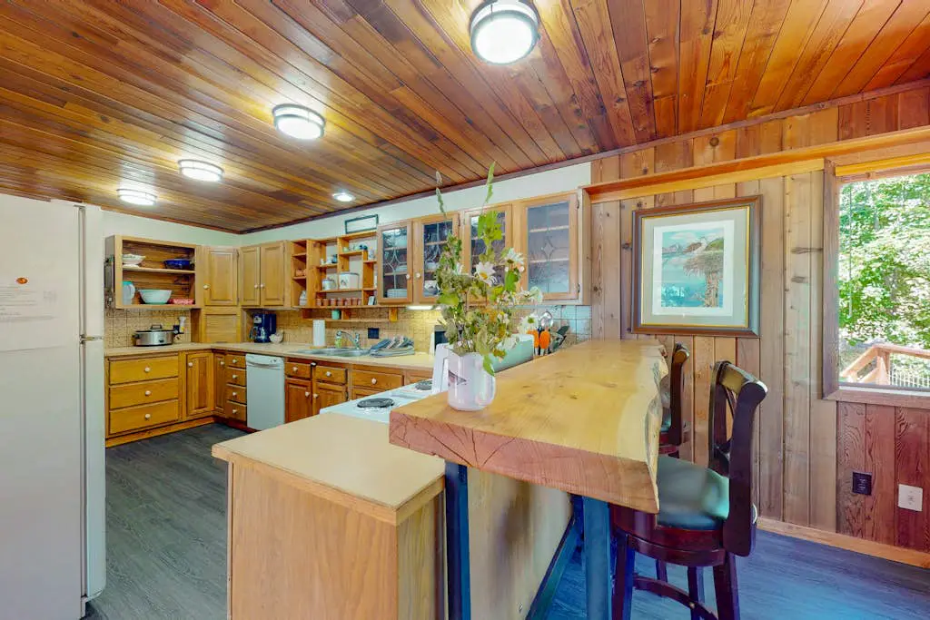 Lakefront, dog-friendly home in Joseph with amazing yard, deck