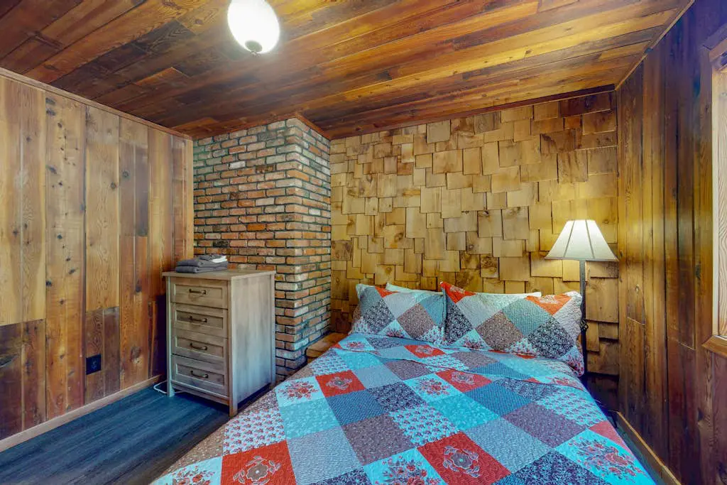 Lakefront, dog-friendly home in Joseph with amazing yard, deck