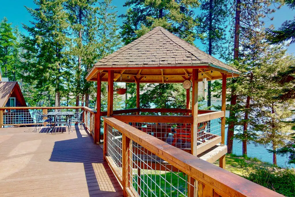 Lakefront, dog-friendly home in Joseph with amazing yard, deck