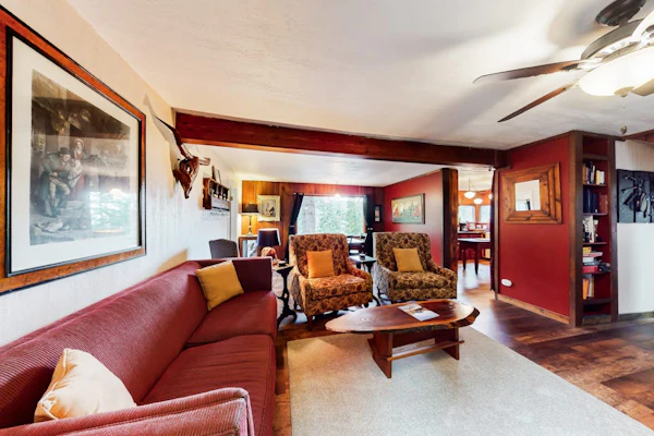 Cozy, dog-friendly home with fireplace, near Wallowa Lake State Park & tram