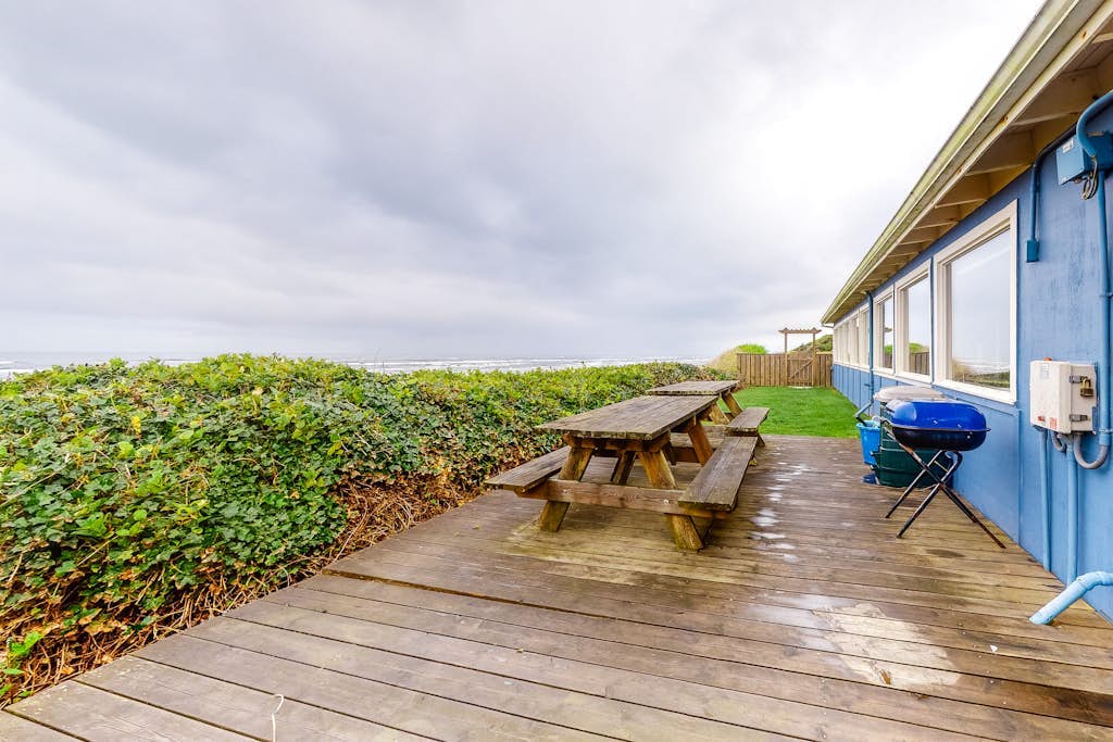 Oceanfront Home with Ocean View, High-Speed WiFi, Washer/Dryer, & Gas Fireplace