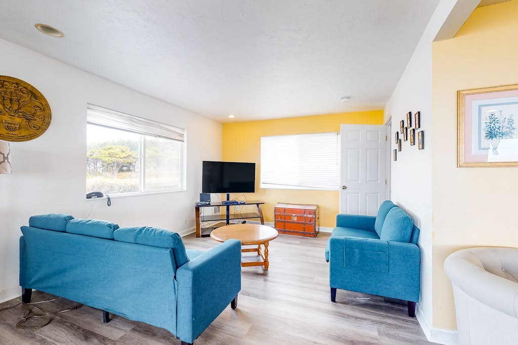 Oceanfront Home with Ocean View, High-Speed WiFi, Washer/Dryer, & Gas Fireplace