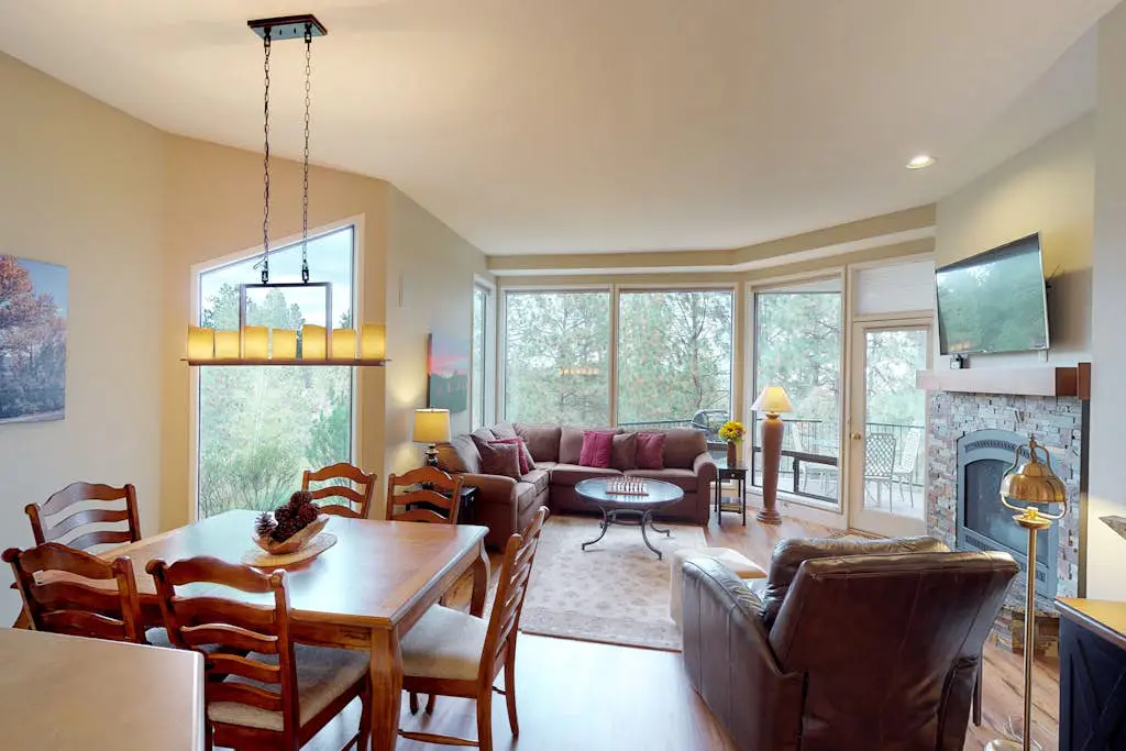 Ponderosa Views & Seclusion in Century West