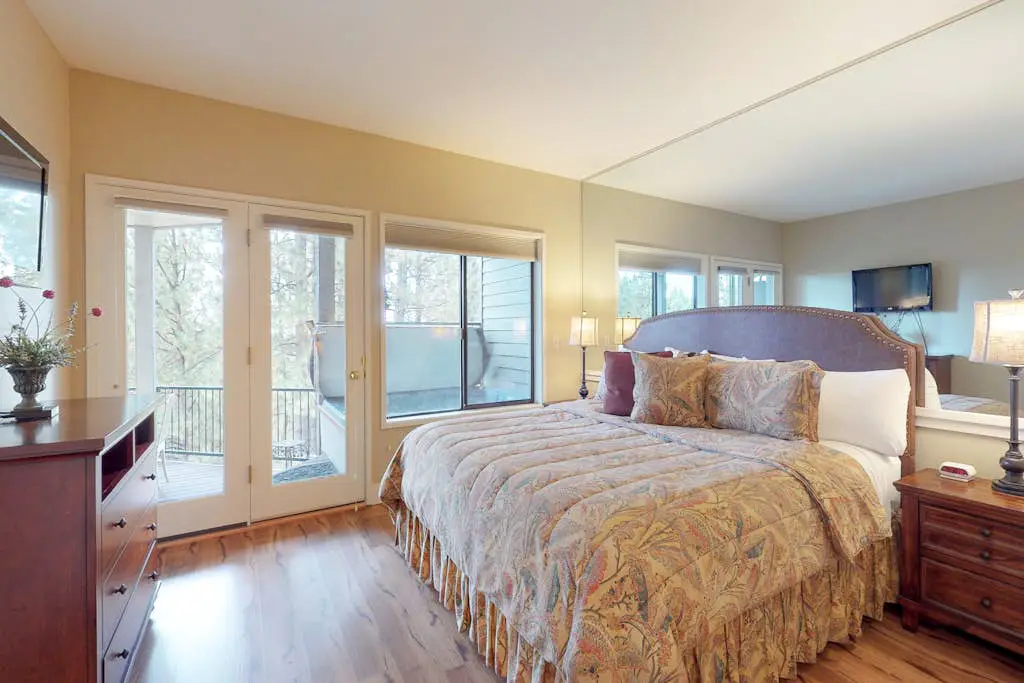 Ponderosa Views & Seclusion in Century West