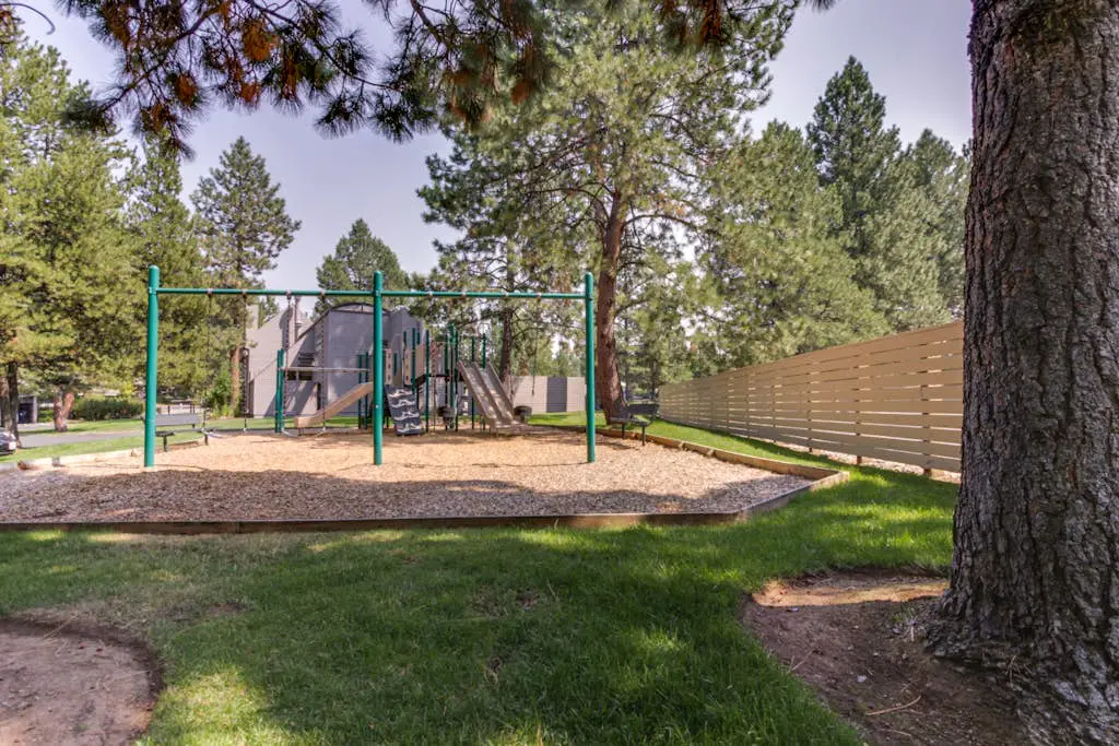 Ponderosa Views & Seclusion in Century West