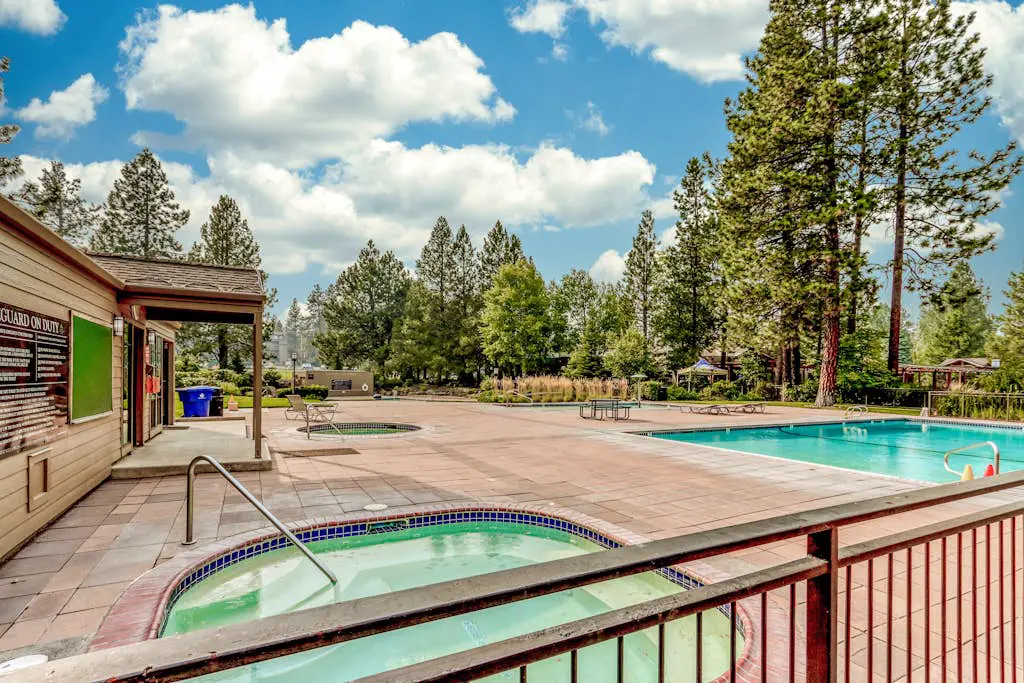 Deschutes Place Revel