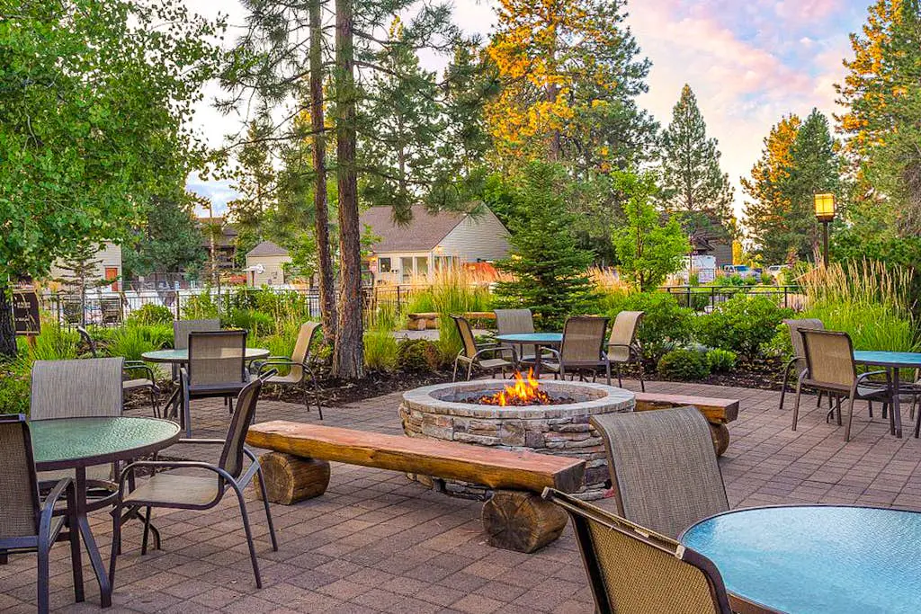 Deschutes Place Revel