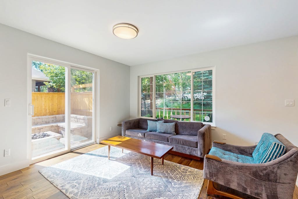 Beautiful home with patio - in the perfect location near Downtown Bend & more