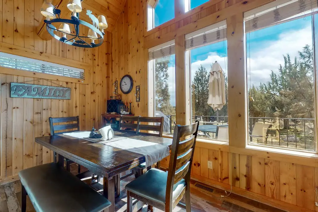 Dog-friendly home on the pond/creek with access to resort pools/golf/gym