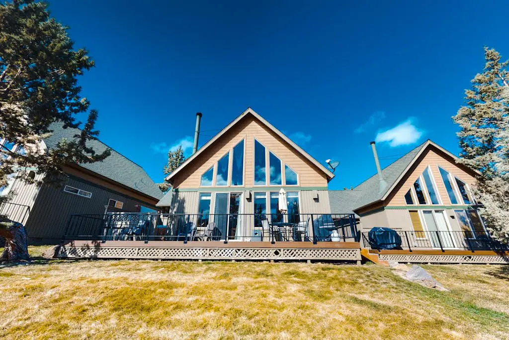Dog-friendly home on the pond/creek with access to resort pools/golf/gym
