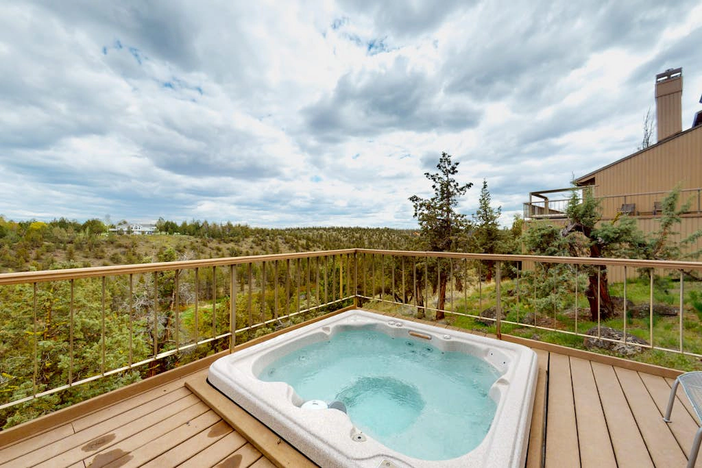 Charming waterfront condo with pool, tennis, hot tub, balcony, & W&D