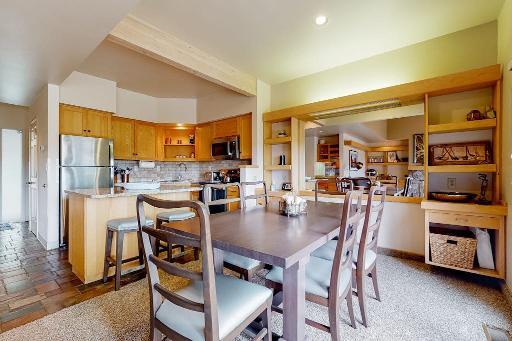 Charming waterfront condo with pool, tennis, hot tub, balcony, & W&D