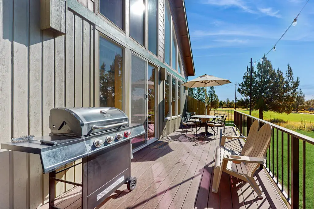 Lovely home with resort amenities, private hot tub & golf course view
