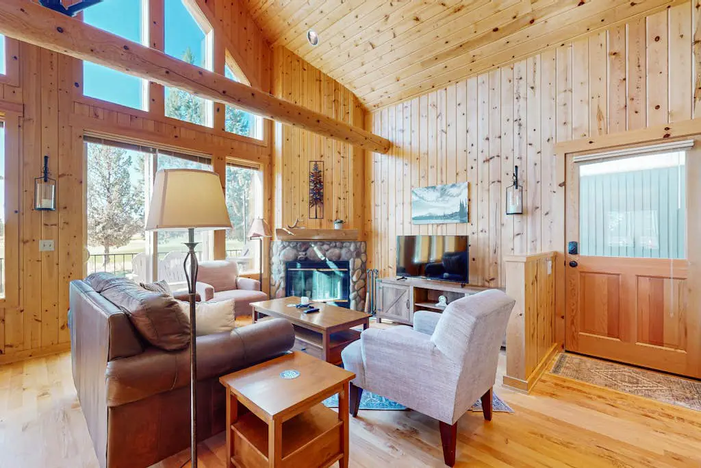 Lovely home with resort amenities, private hot tub & golf course view