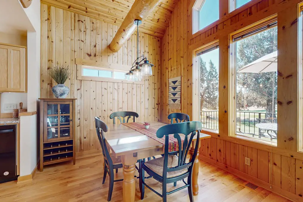 Lovely home with resort amenities, private hot tub & golf course view