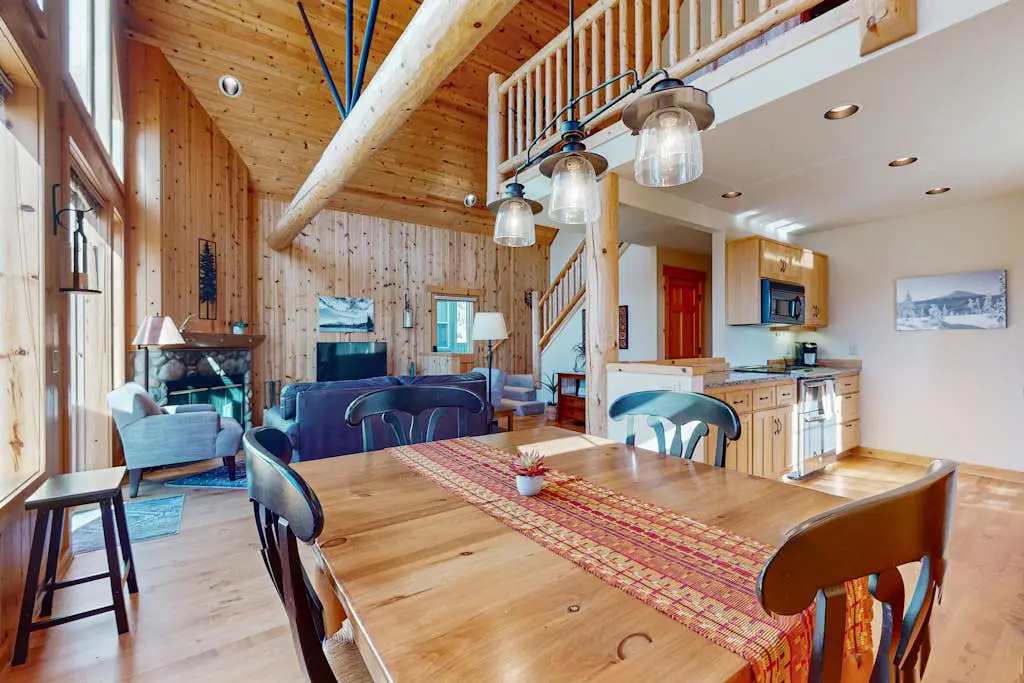Lovely home with resort amenities, private hot tub & golf course view