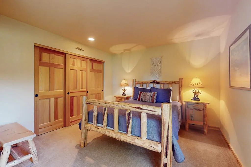 Lovely home with resort amenities, private hot tub & golf course view