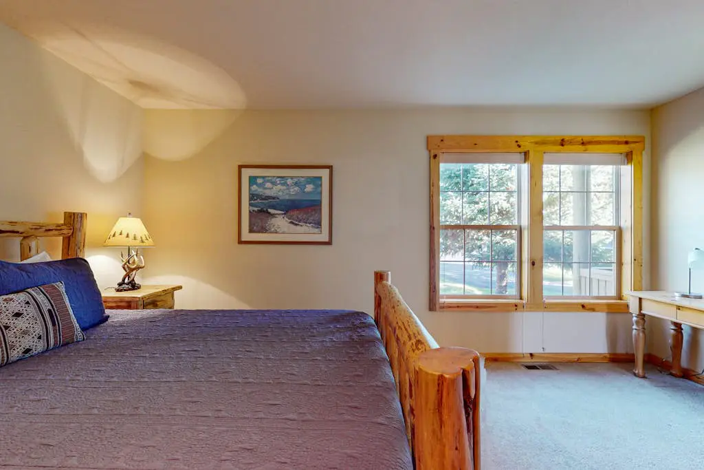 Lovely home with resort amenities, private hot tub & golf course view
