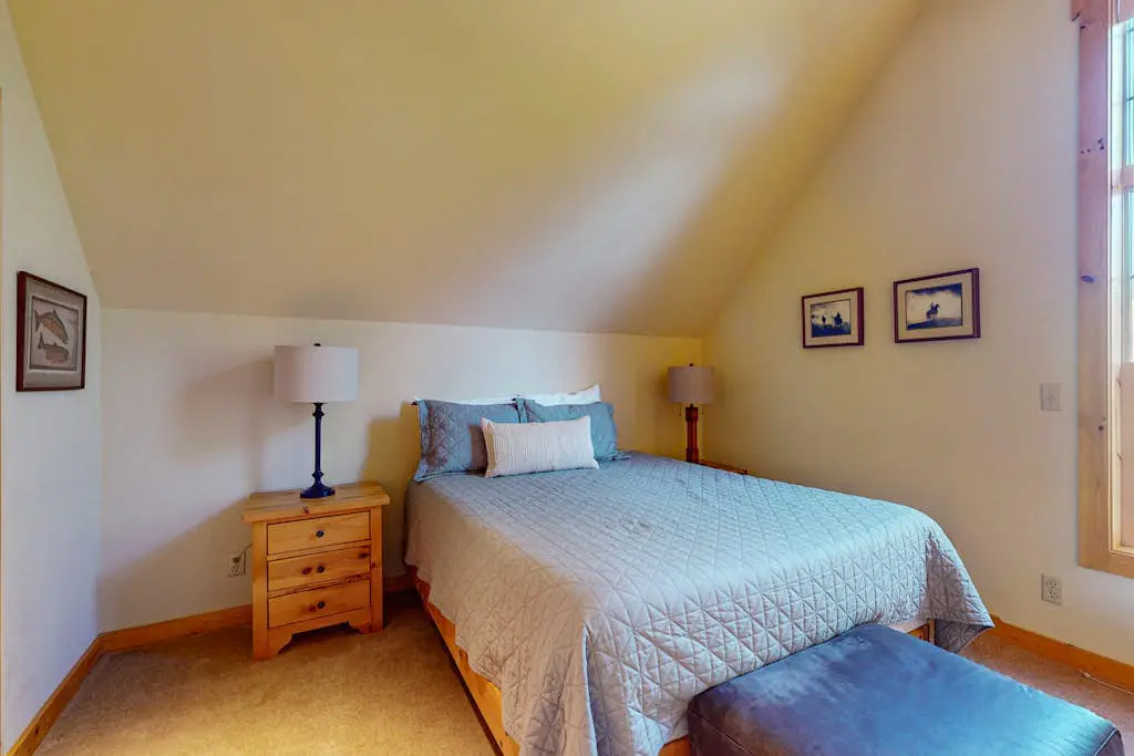 Lovely home with resort amenities, private hot tub & golf course view