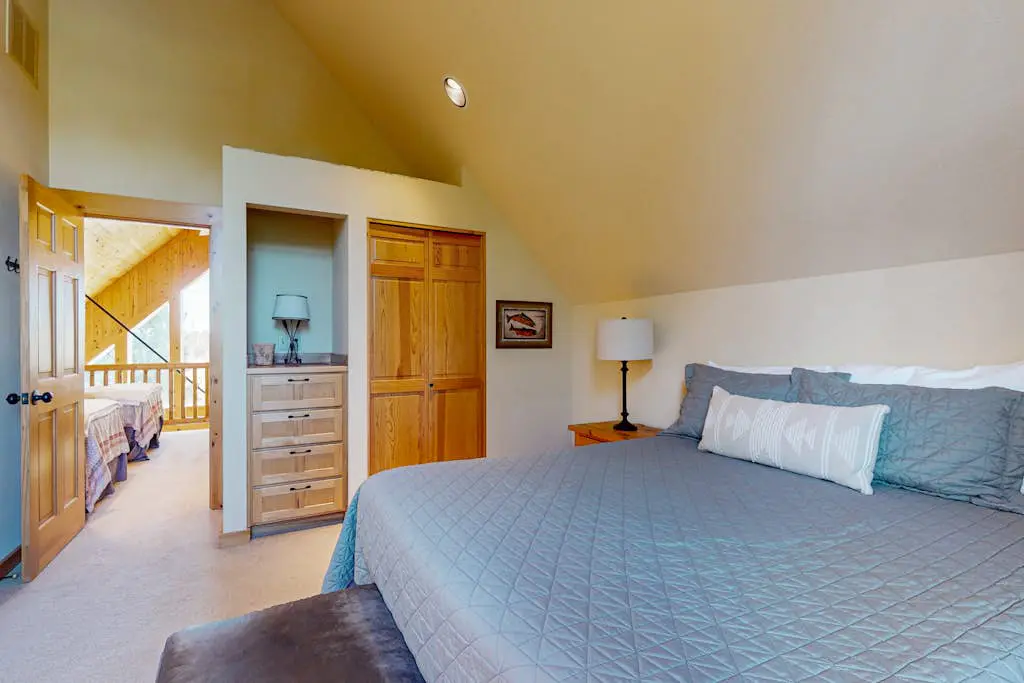 Lovely home with resort amenities, private hot tub & golf course view
