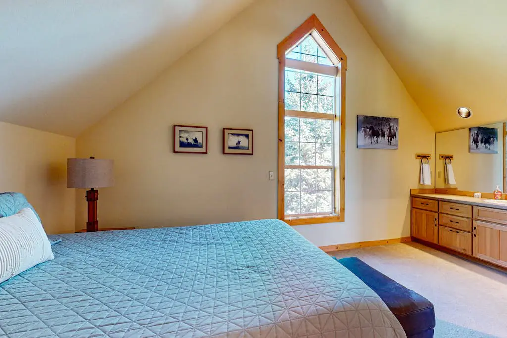Lovely home with resort amenities, private hot tub & golf course view