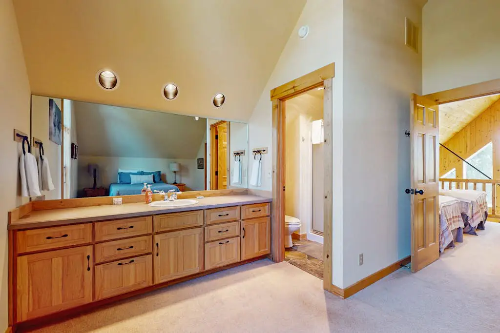 Lovely home with resort amenities, private hot tub & golf course view