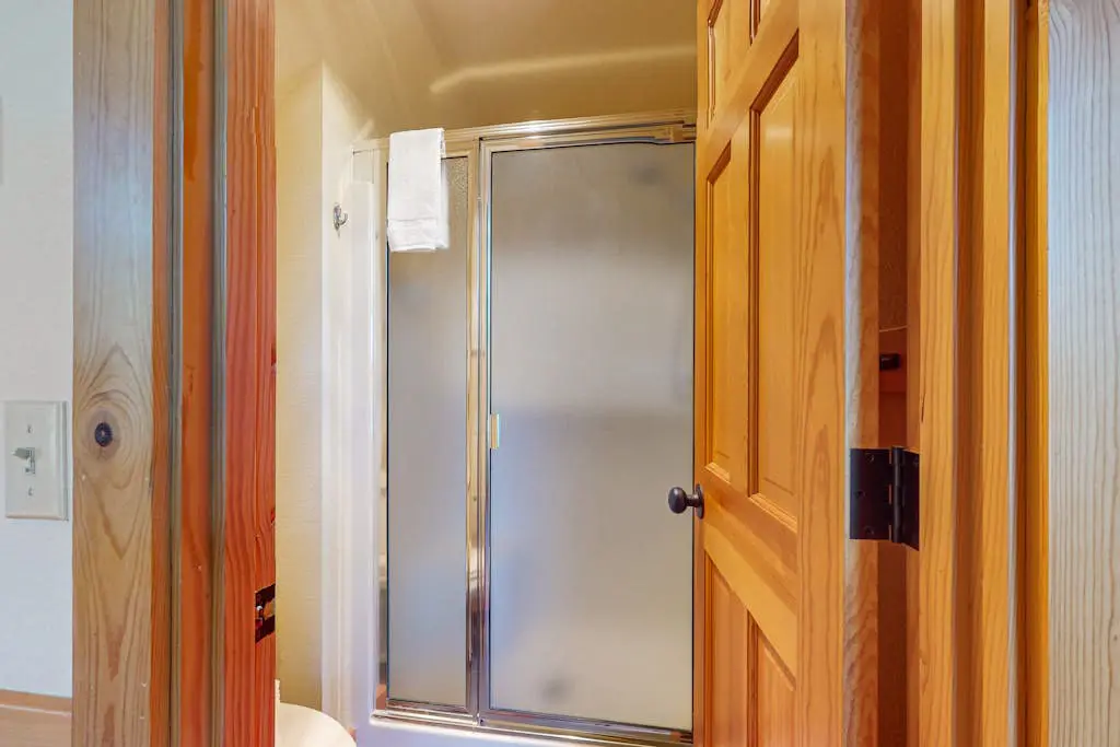 Lovely home with resort amenities, private hot tub & golf course view