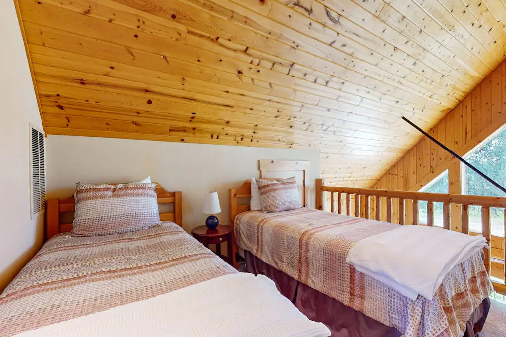 Lovely home with resort amenities, private hot tub & golf course view