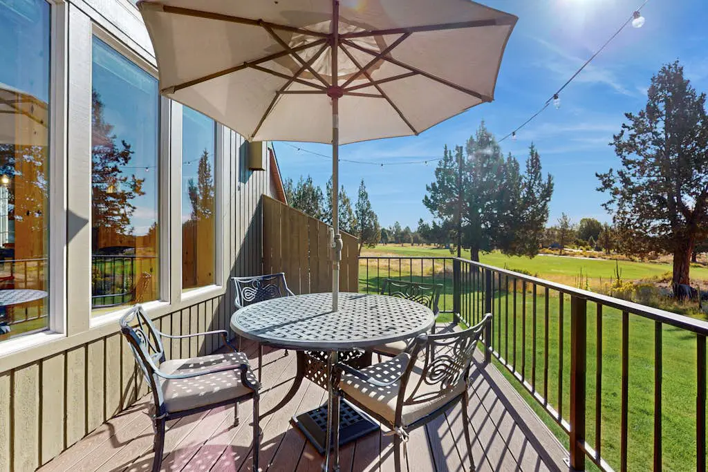 Lovely home with resort amenities, private hot tub & golf course view