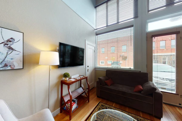Family- and dog-friendly loft with fast WiFi & full kitchen - walkable location