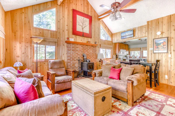 Modern, cozy, dog-friendly mountain retreat in central location