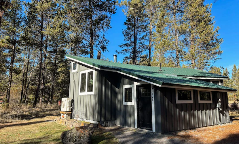 Cozy recreation home with full kitchen, washer & dryer, private lot and WIFI