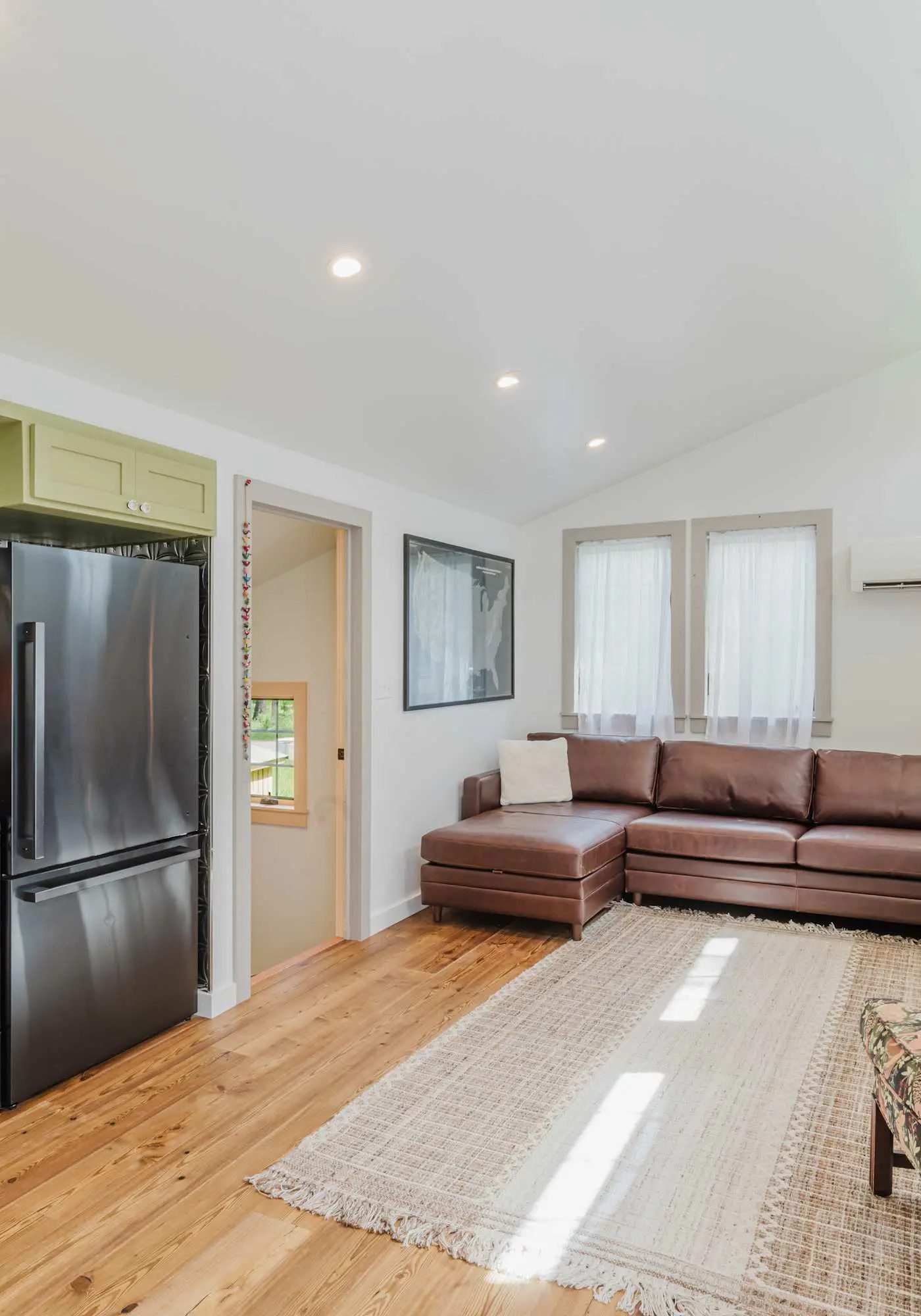 Cozy recreation home with full kitchen, washer & dryer, private lot and WIFI