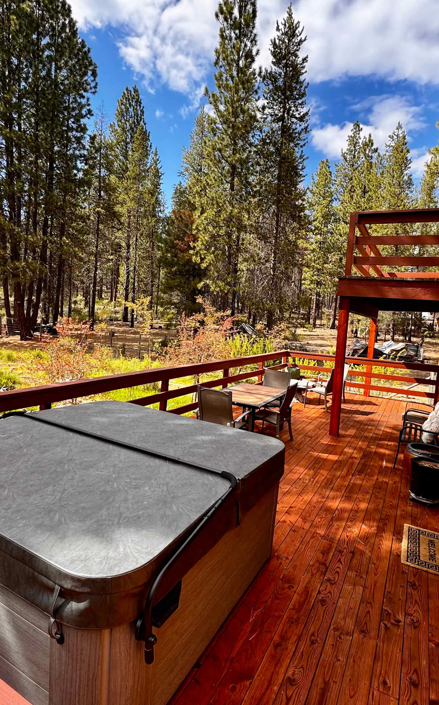Family friendly home with hot tub, full kitchen, grill - near hiking & fishing