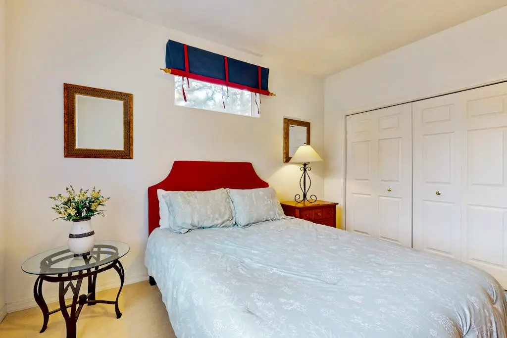 Light & bright family home with shared hot tub, pool & more