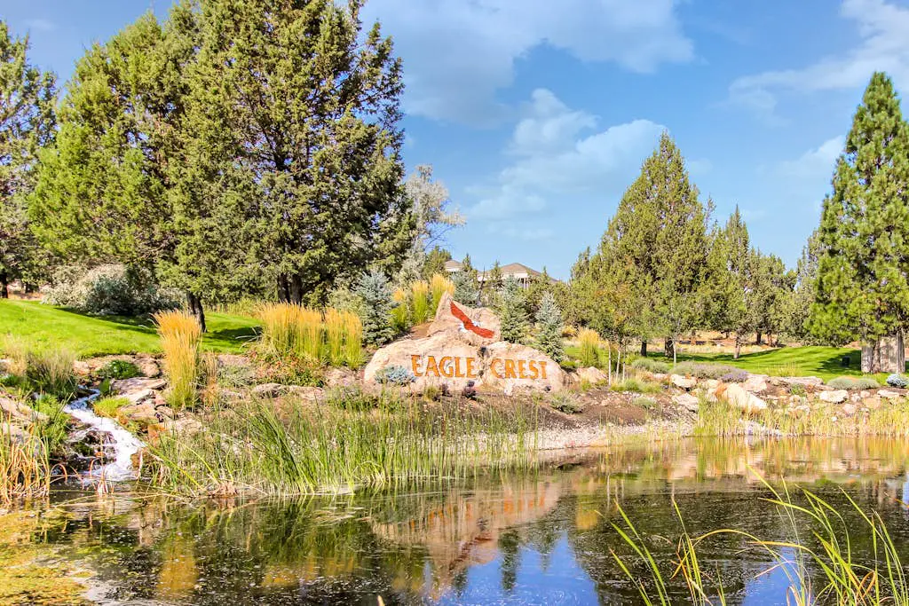 Light & bright family home with shared hot tub, pool & more