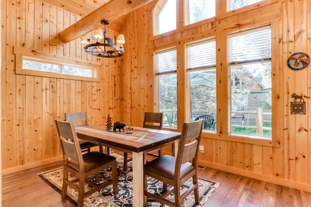 Lovely home with fireplace, deck, grill, shared pool, tennis, and hot tubs