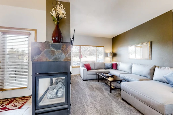 Fairway view townhome with private hot tub, grill, pool, & golf - dogs welcome