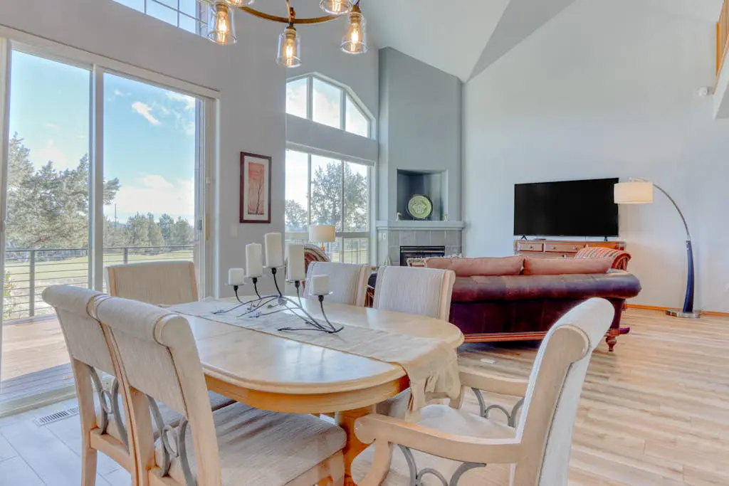 Golf course-front home with deck, hot tub, fireplace, W&D, & community pool