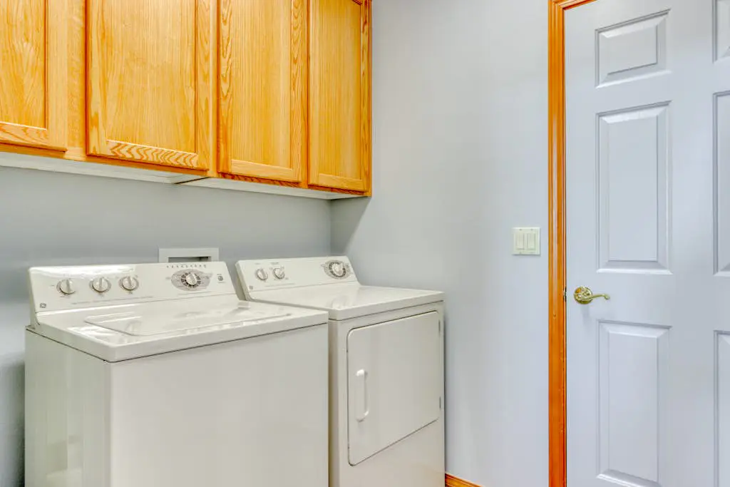 Golf course-front home with deck, hot tub, fireplace, W&D, & community pool
