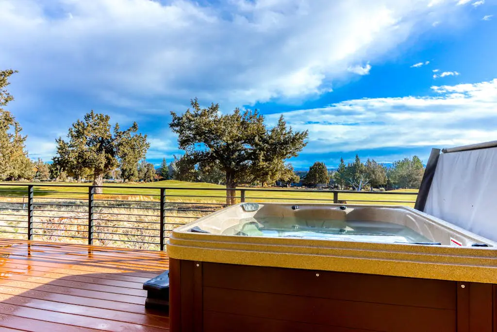 Golf course-front home with deck, hot tub, fireplace, W&D, & community pool