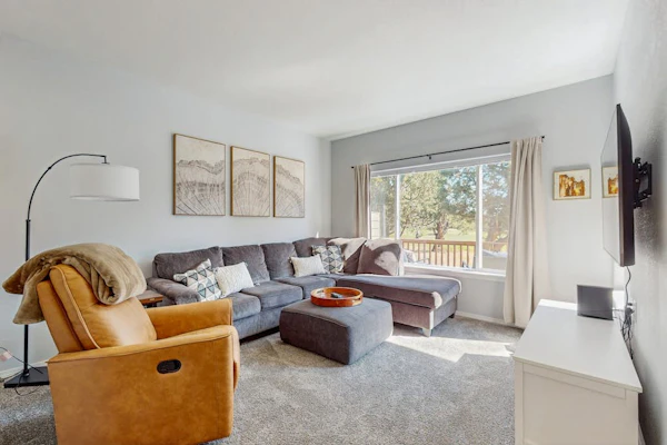 Cozy Townhouse Overlooking 1st Tee - access to Eagle Crest Resort, Sports Center