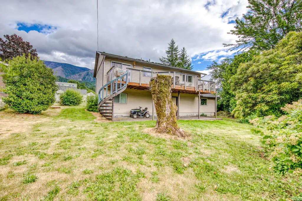 Magnificent Dog-Friendly Home with Lake & Mountain Views from the Large Deck