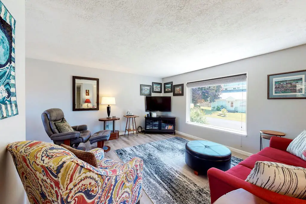 Magnificent Dog-Friendly Home with Lake & Mountain Views from the Large Deck